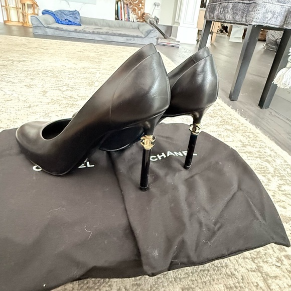 CHANEL Black and Gold Heels - Picture 10 of 13